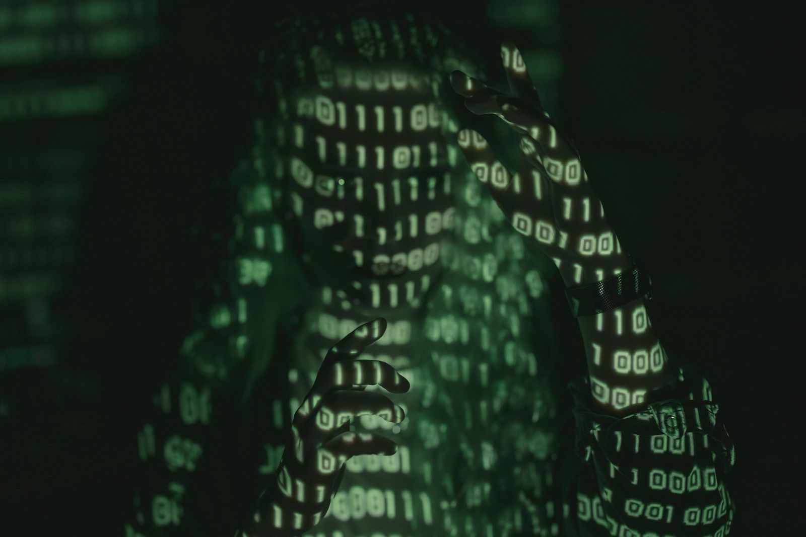 Rede de nós luminosos representando comunicação entre agentes de inteligência artificial