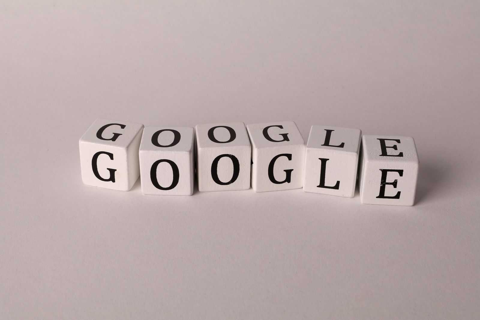 Fachada com o logotipo do Google em sede da empresa