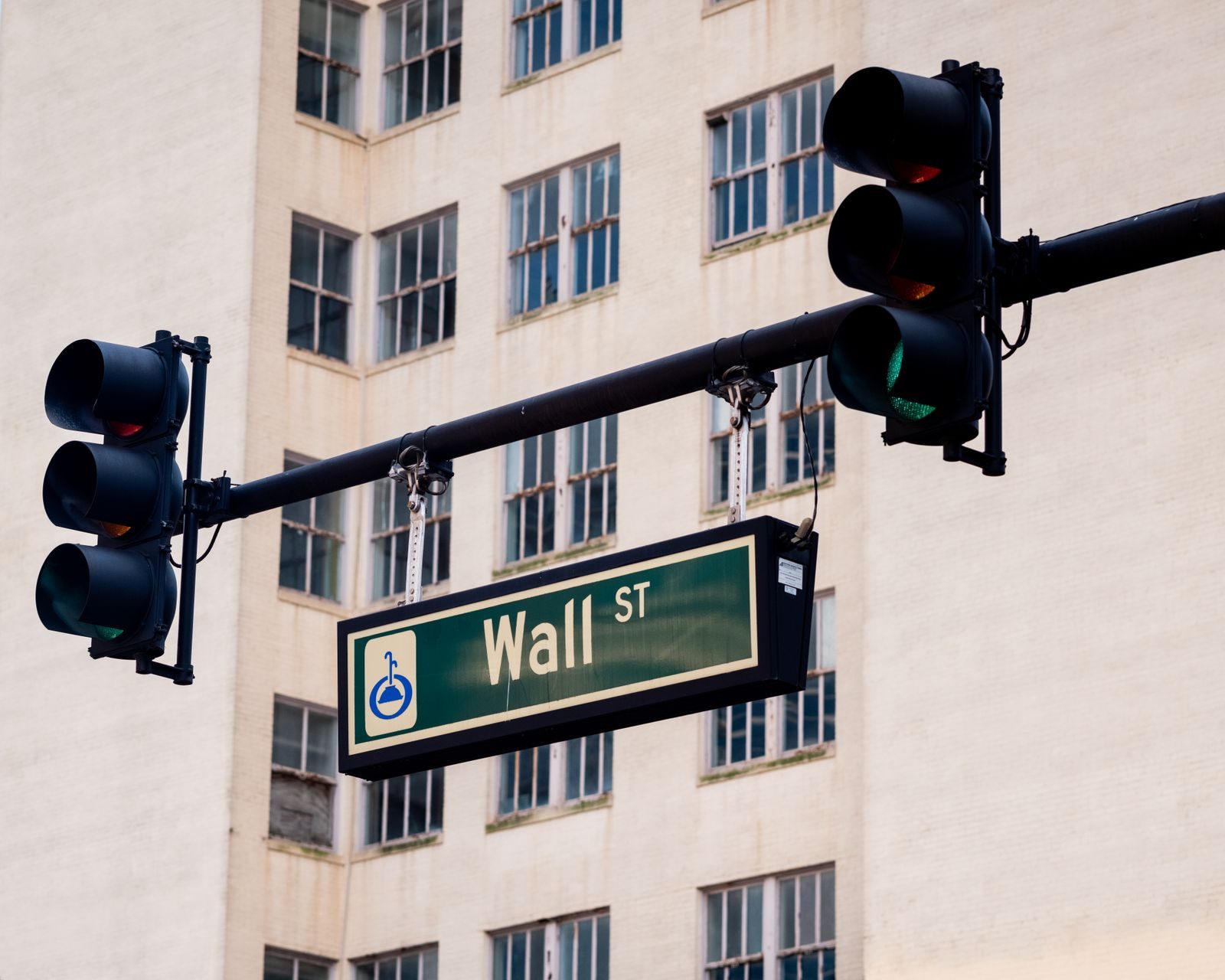 Fachada da bolsa de valores de Nova York, em Wall Street