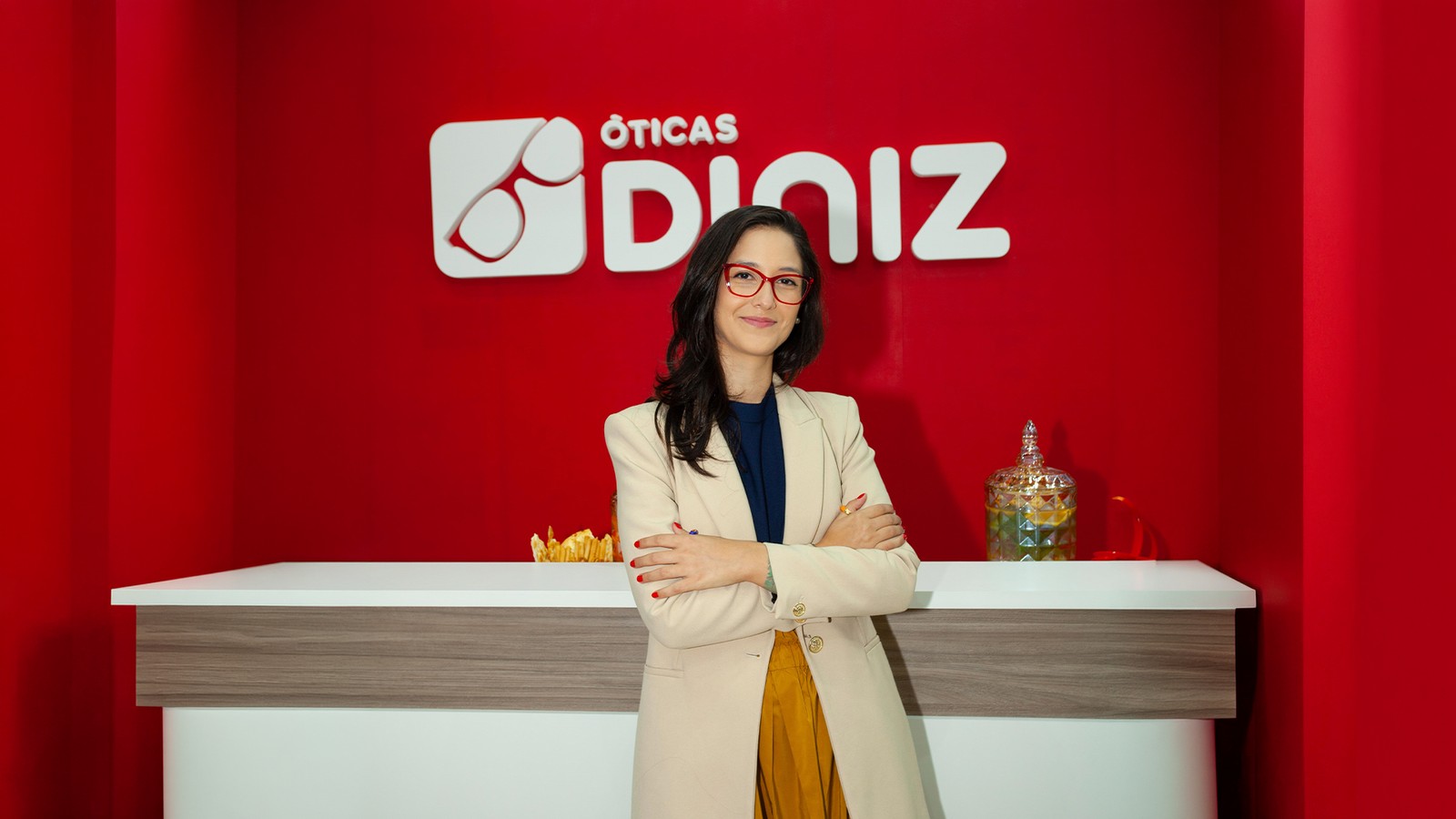Ariane Diniz, presidente das Óticas Diniz, em retrato de divulgação da rede