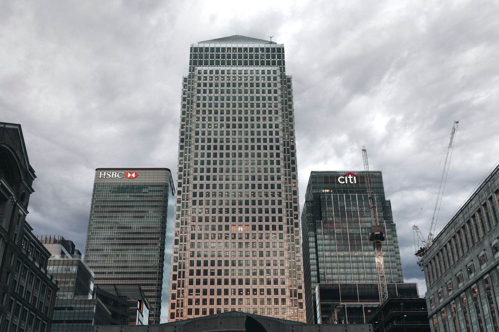 Fachada de agência bancária em Londres