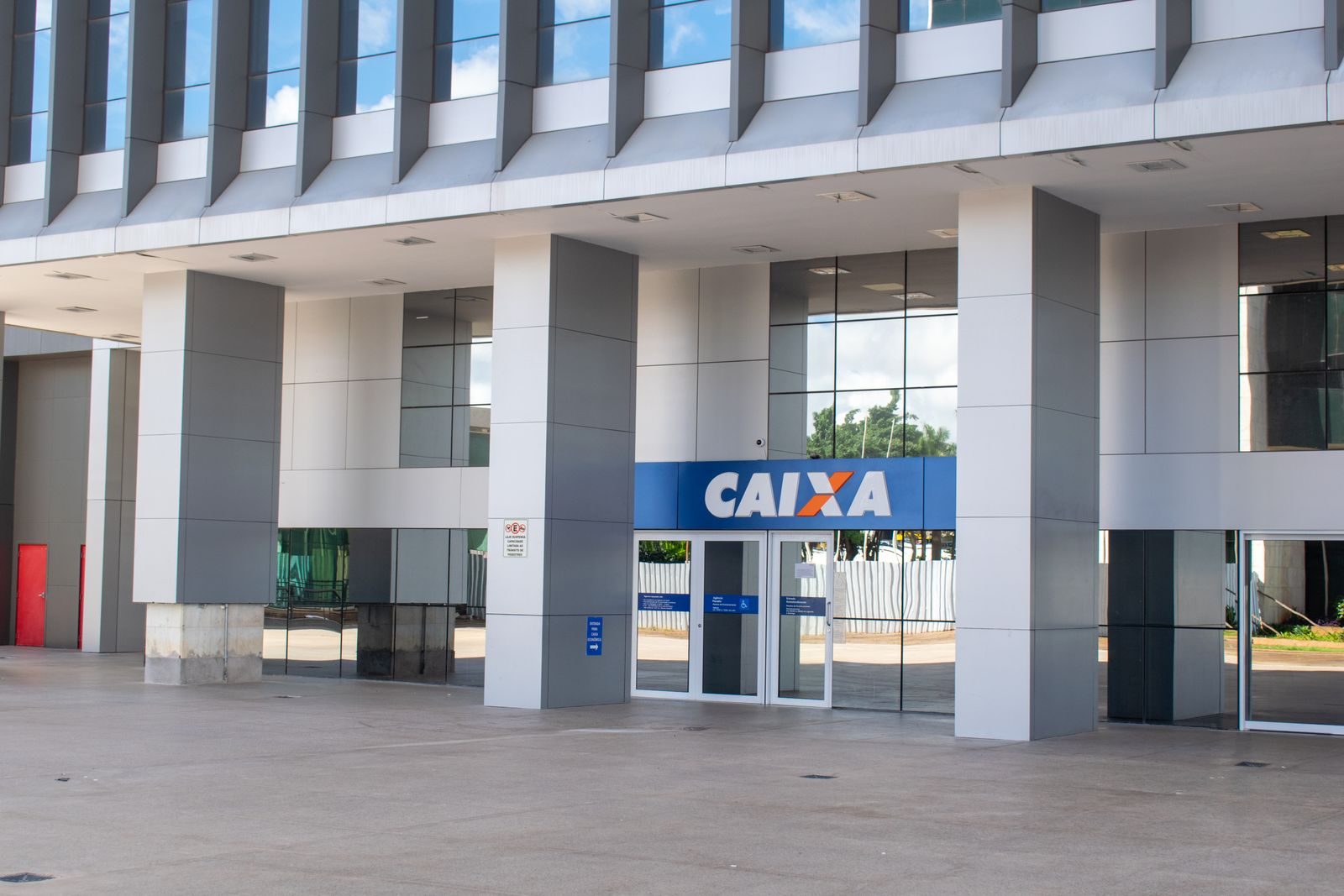 Fachada de agência dos Correios no Brasil
