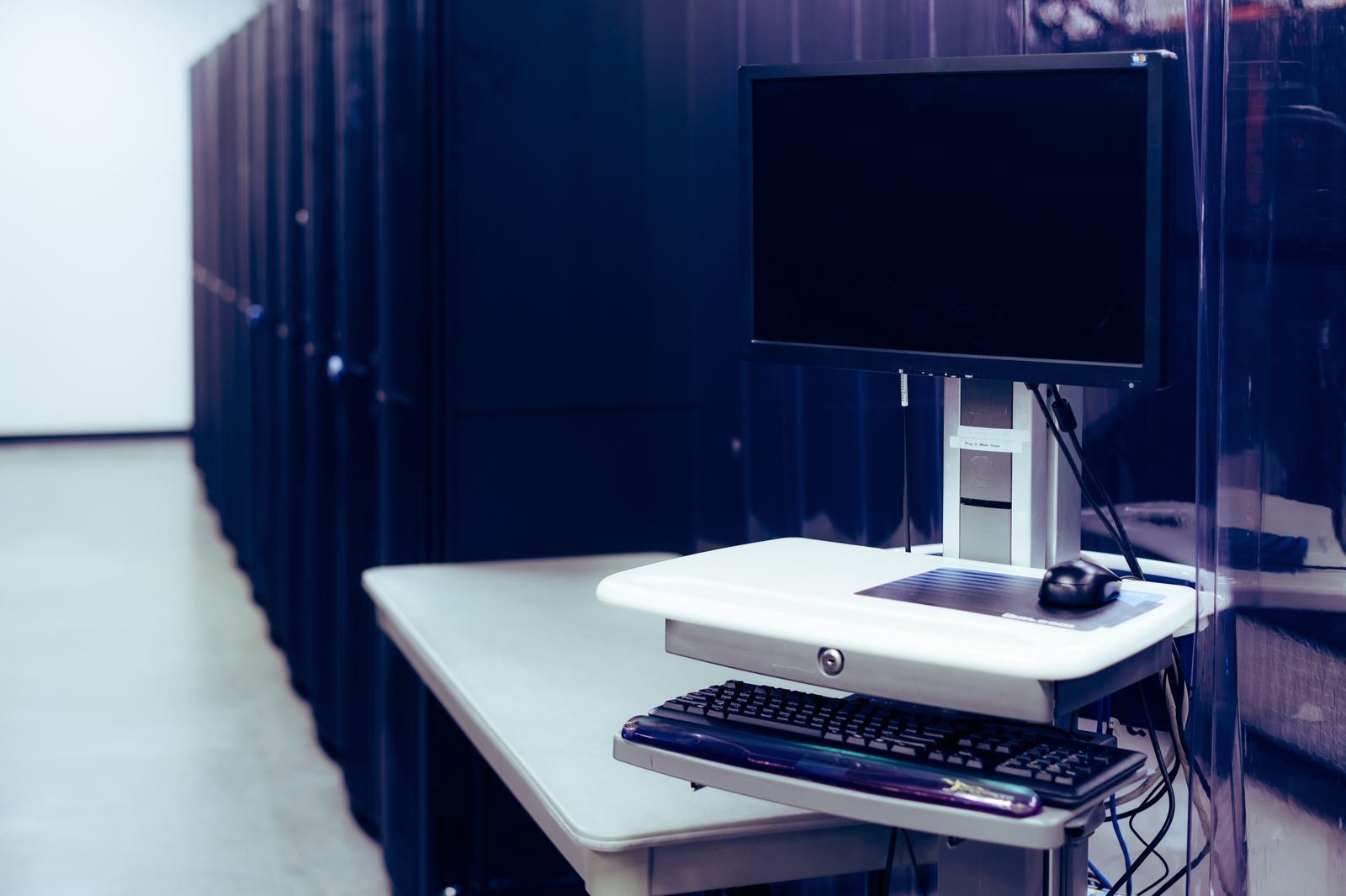 Servidores de data center em ambiente corporativo