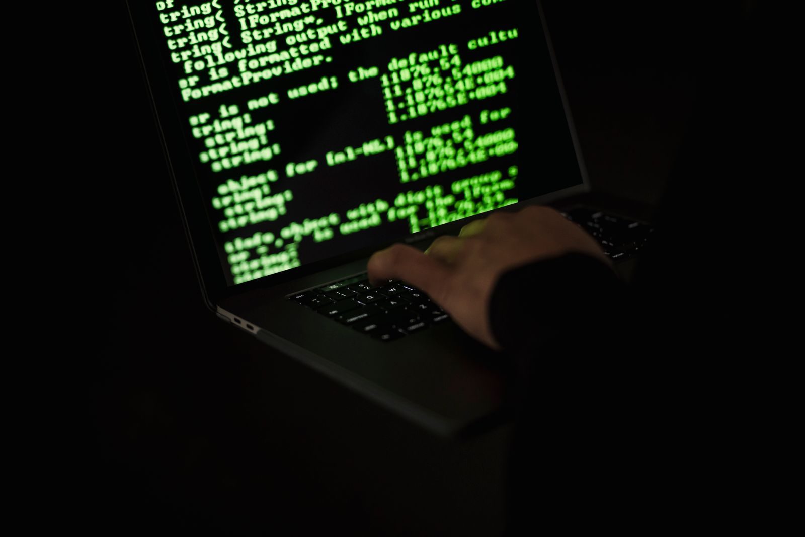 Notebook exibindo alerta de segurança digital