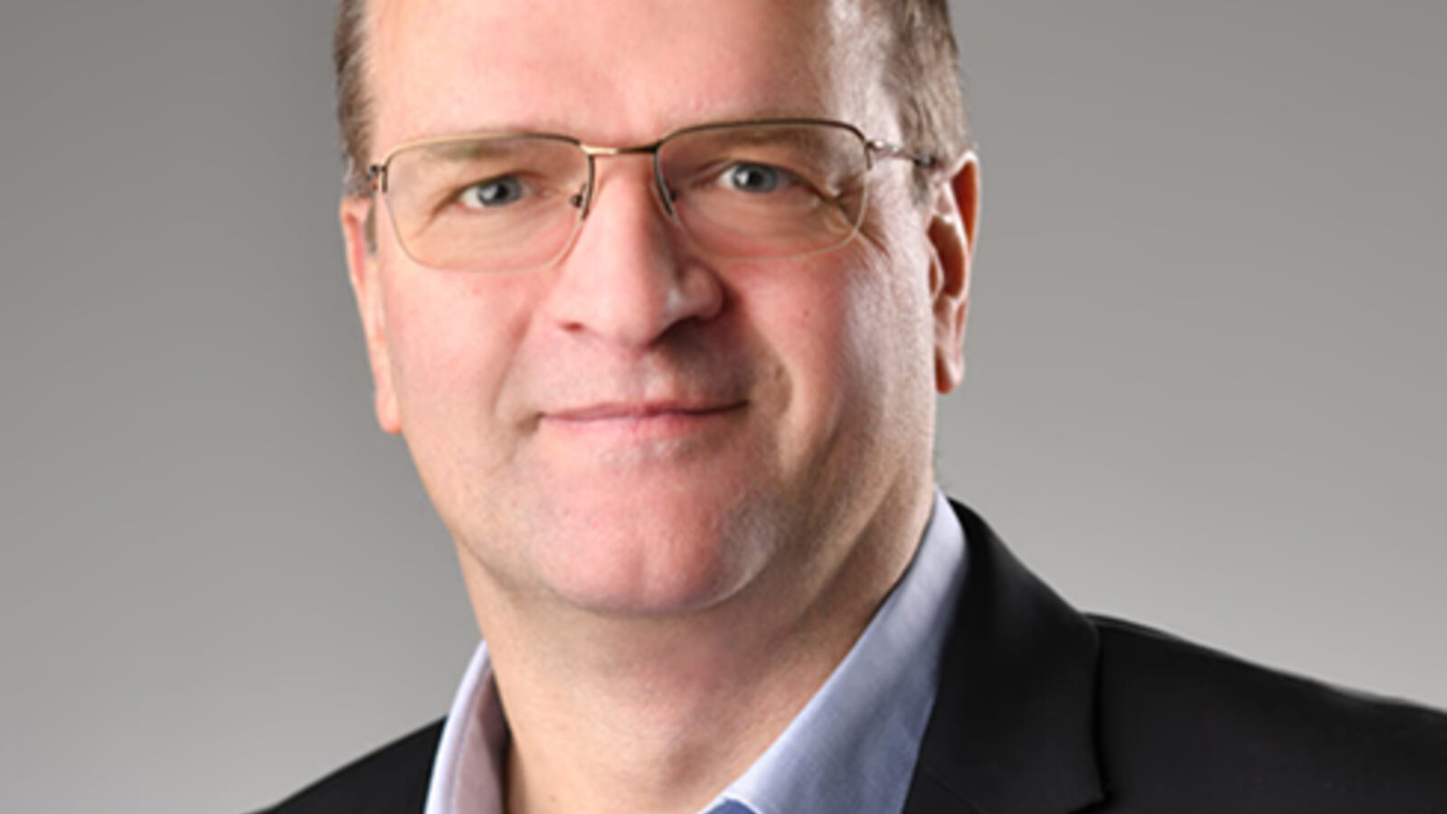 Jonathan Rowntree, CEO da Niron Magnetics, de paletó escuro, em retrato corporativo