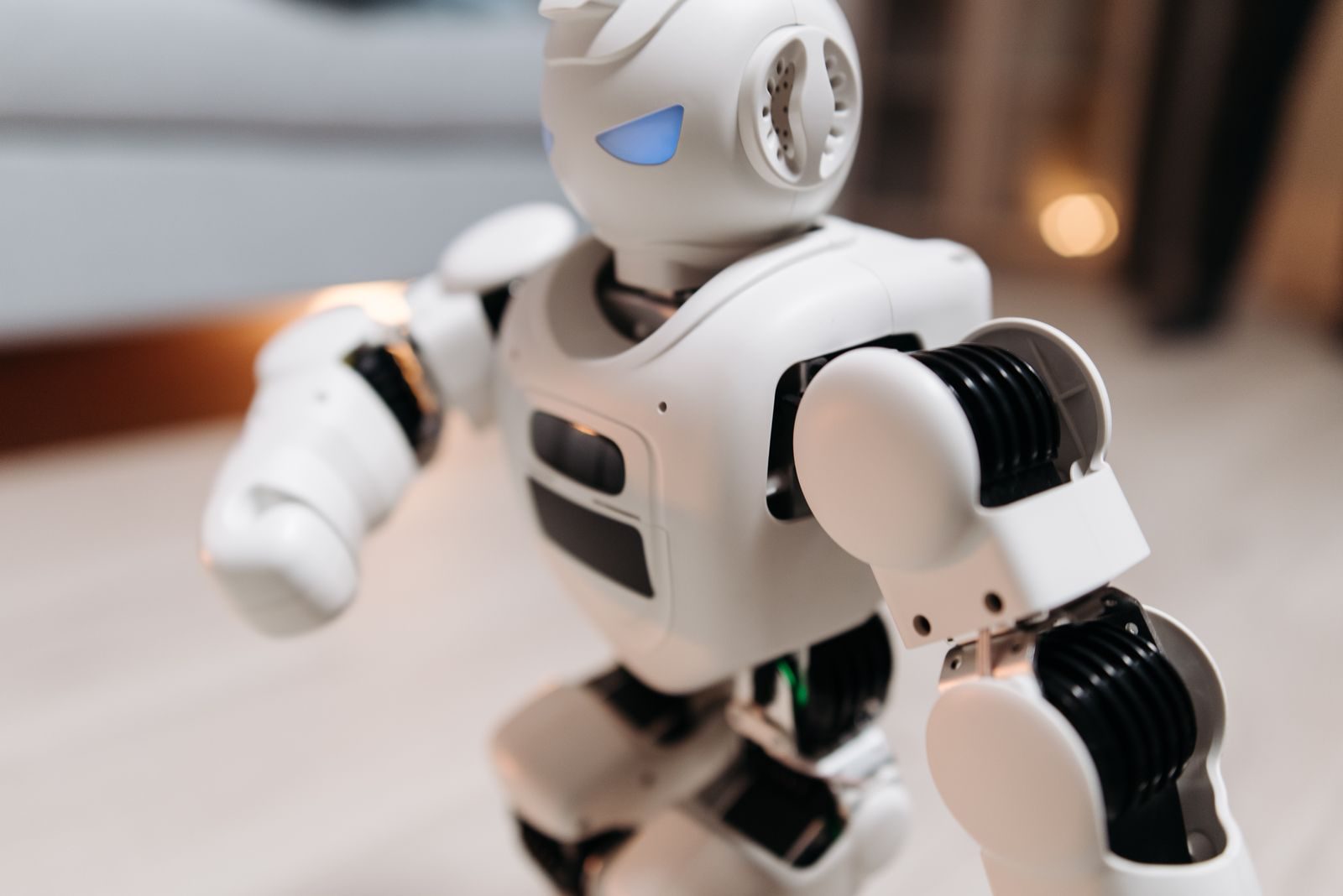 Fileiras de servidores em um data center usado para inteligência artificial