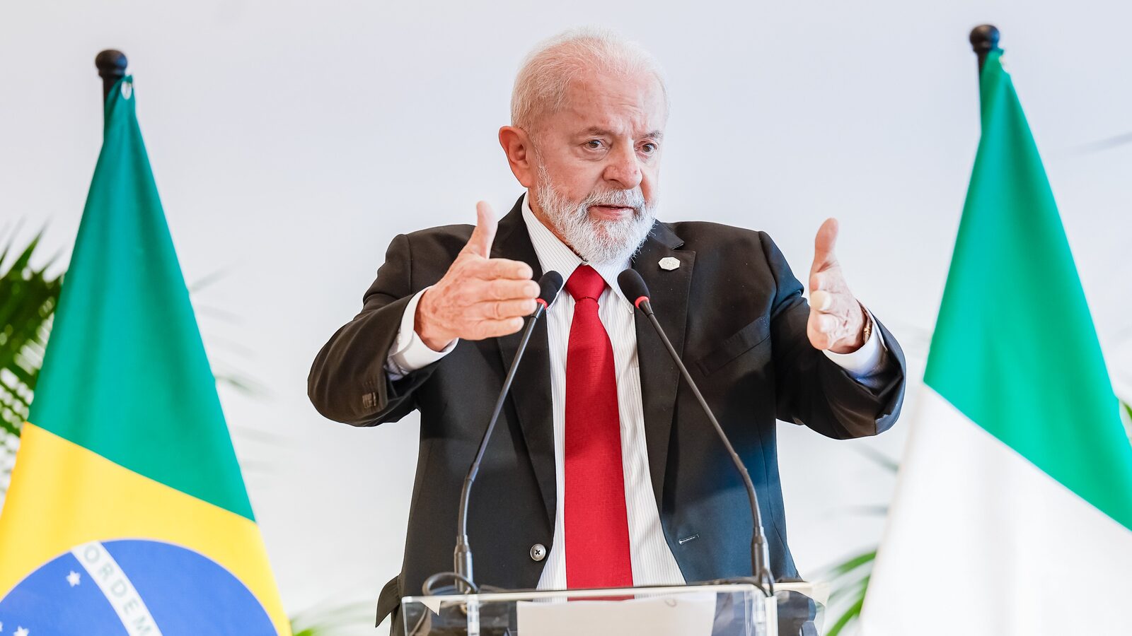 Luiz Inácio Lula da Silva, presidente da República, de terno, em cerimônia no Palácio do Planalto