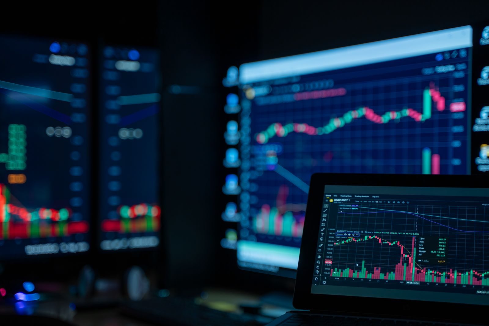 Painel eletrônico exibe cotações do mercado de ações em Nova York