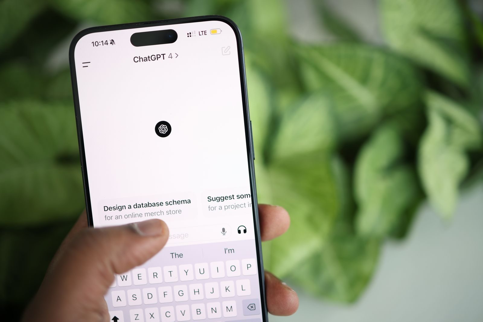 Aplicativo do ChatGPT aberto na tela de um smartphone