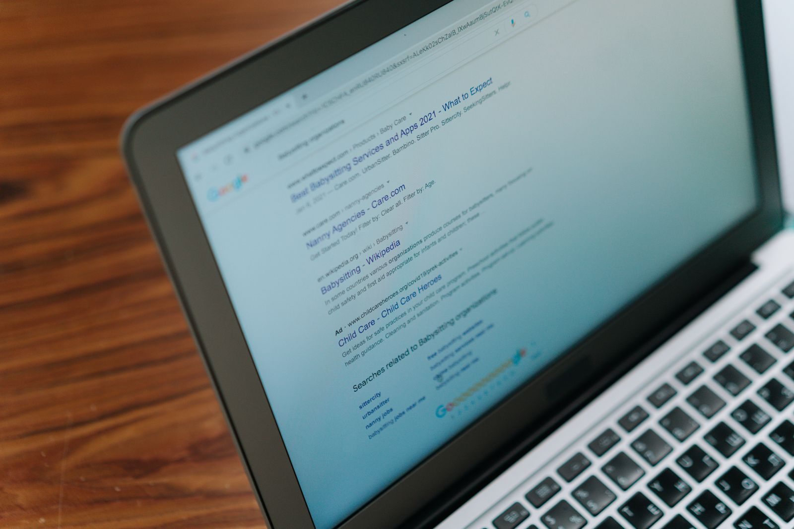 Notebook exibindo um navegador de internet aberto