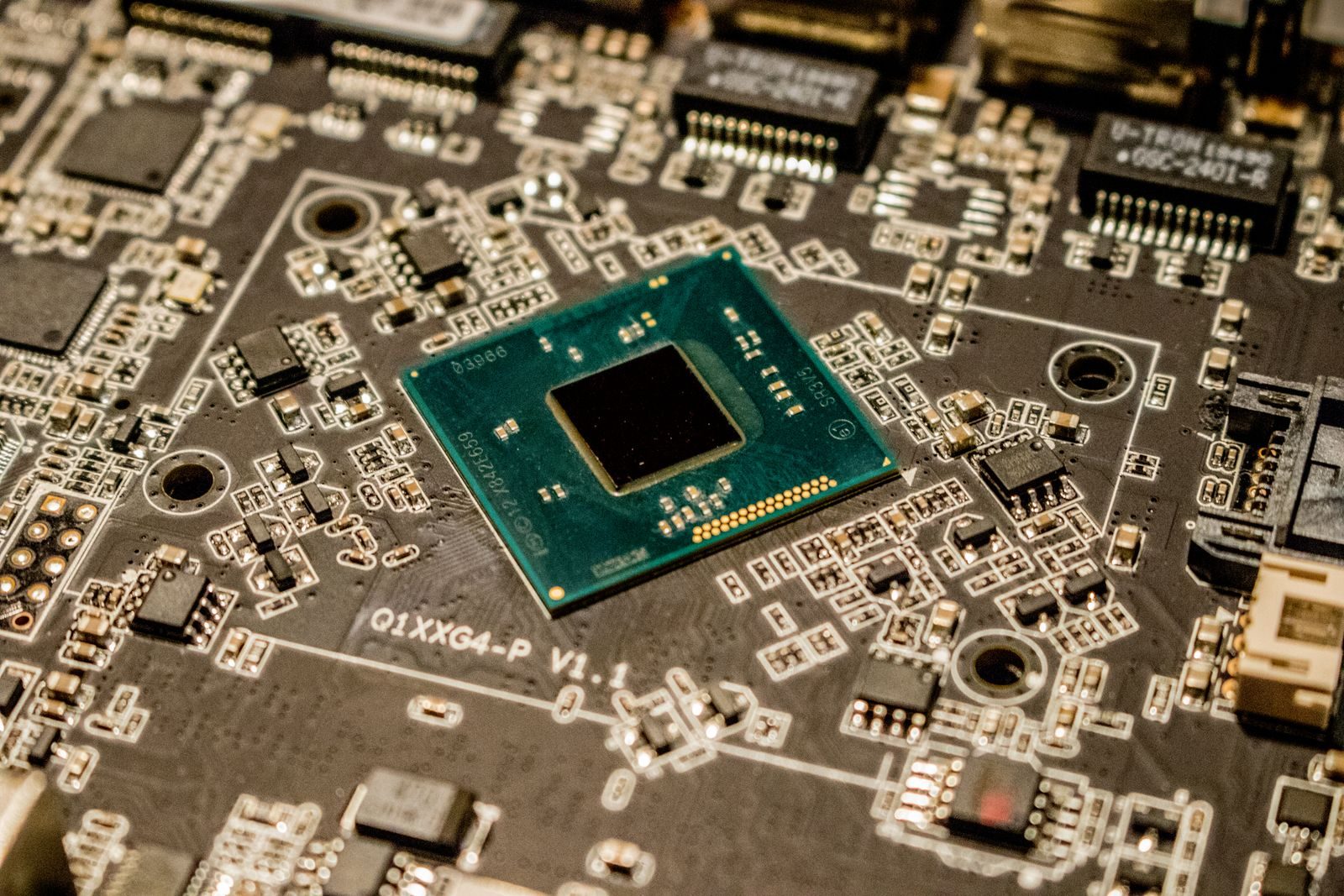 Fábrica de semicondutores com linha de produção de chips de memória