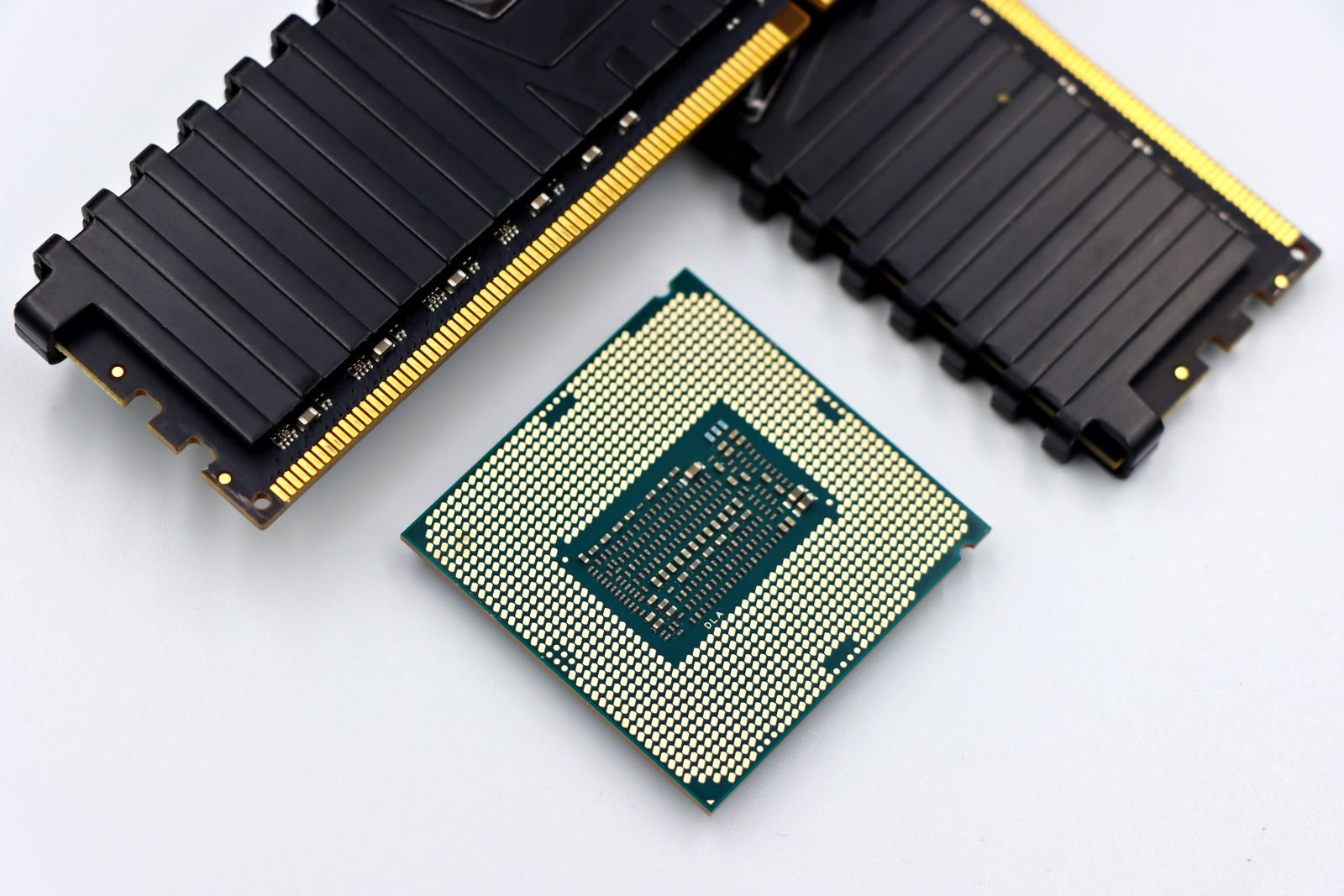 Chips de memória em placa de circuito, componente central da infraestrutura de inteligência artificial