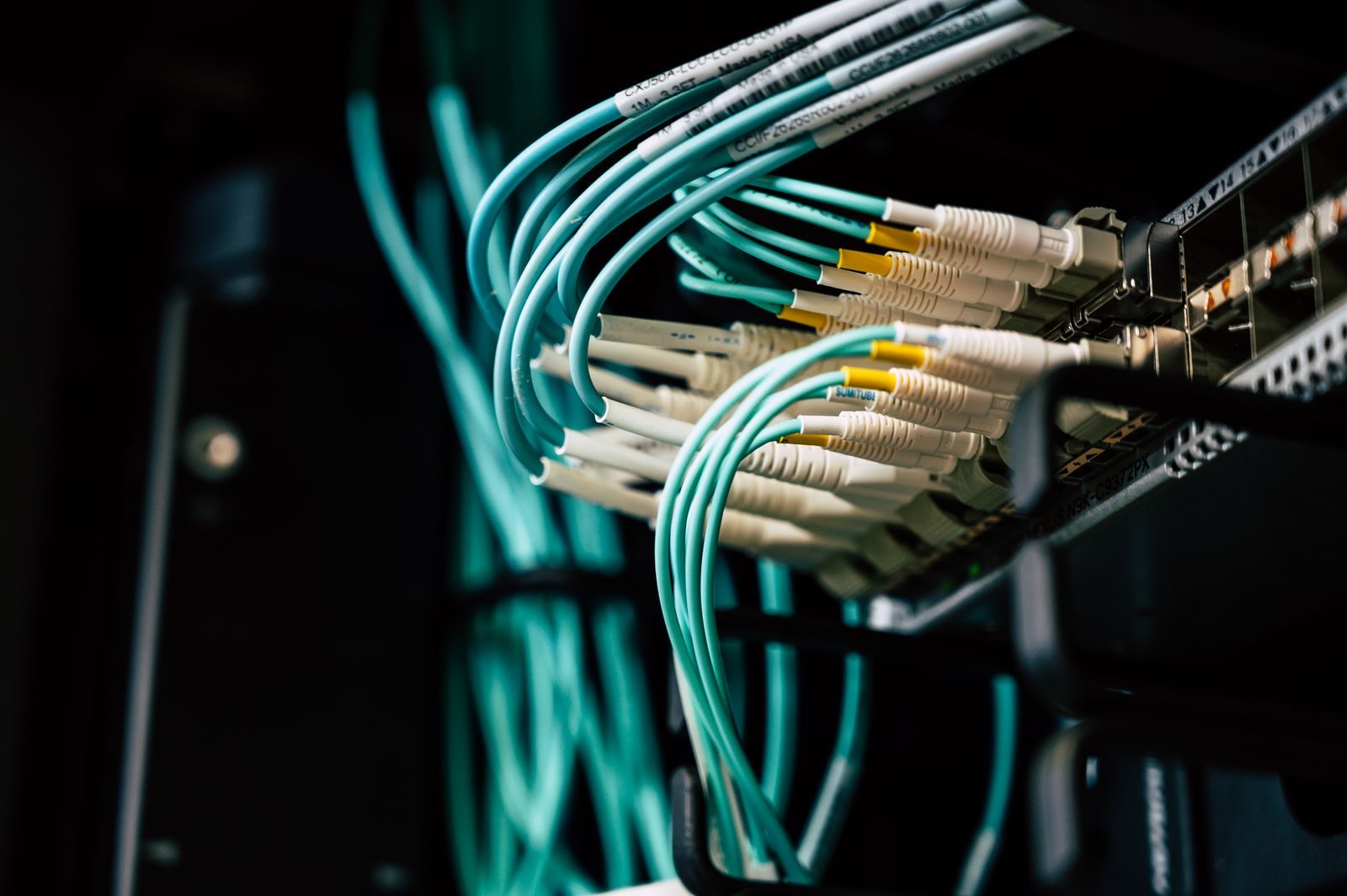 Corredor de servidores em um data center de computação em nuvem
