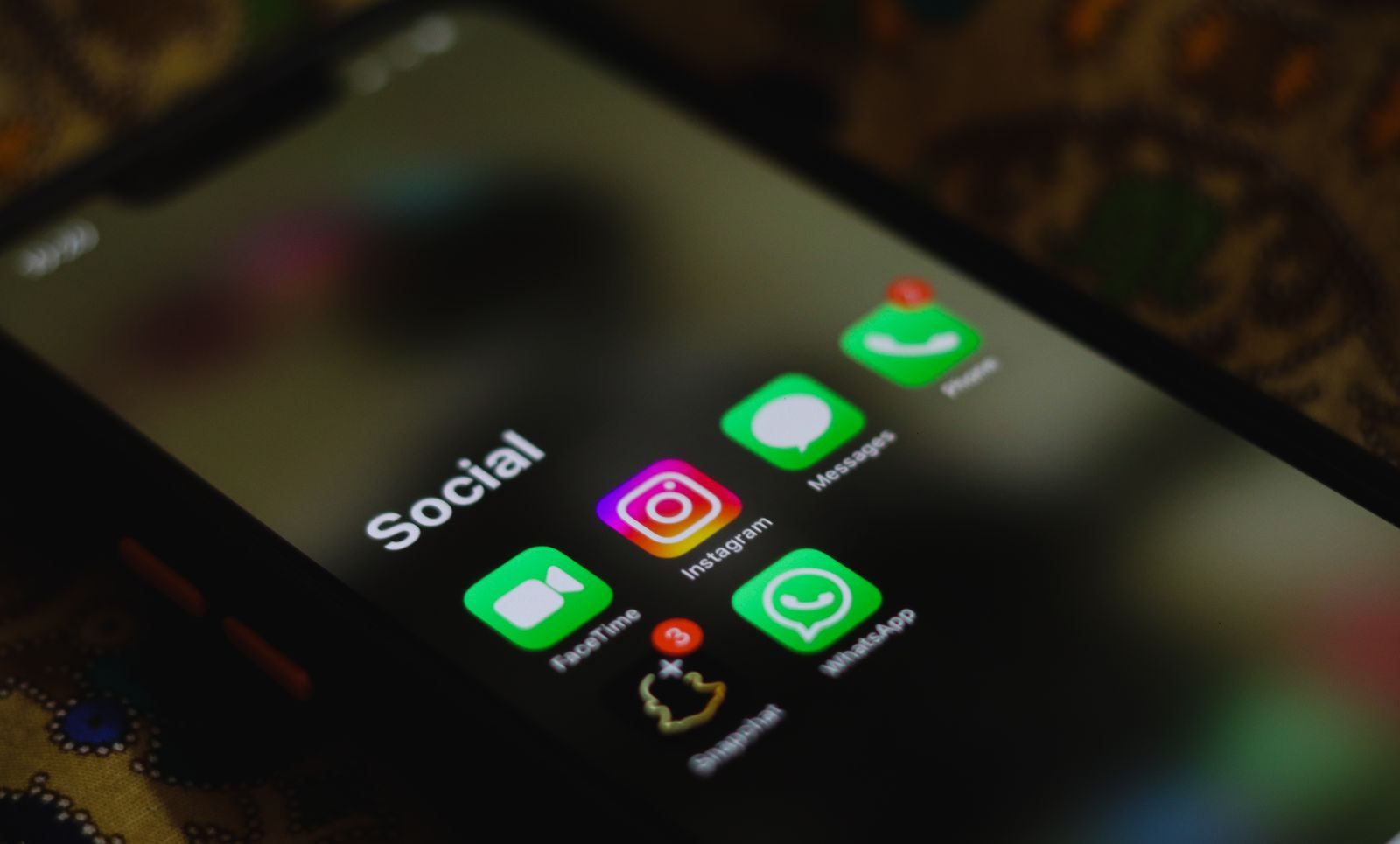 Tela de celular exibindo aplicativo da rede social X
