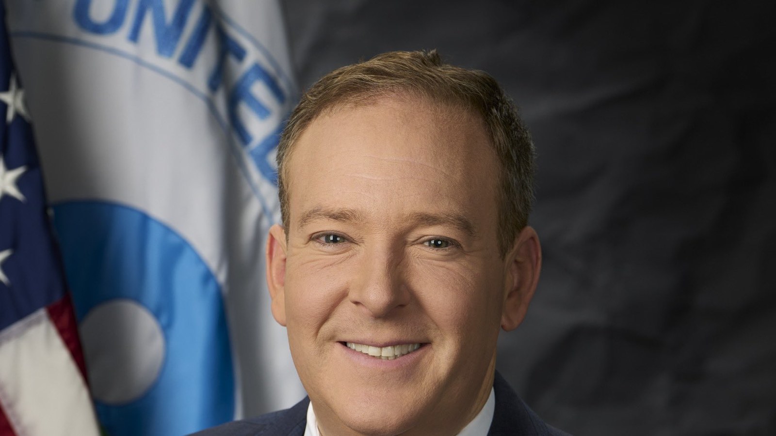 Lee Zeldin, administrador da EPA dos Estados Unidos, em retrato oficial.