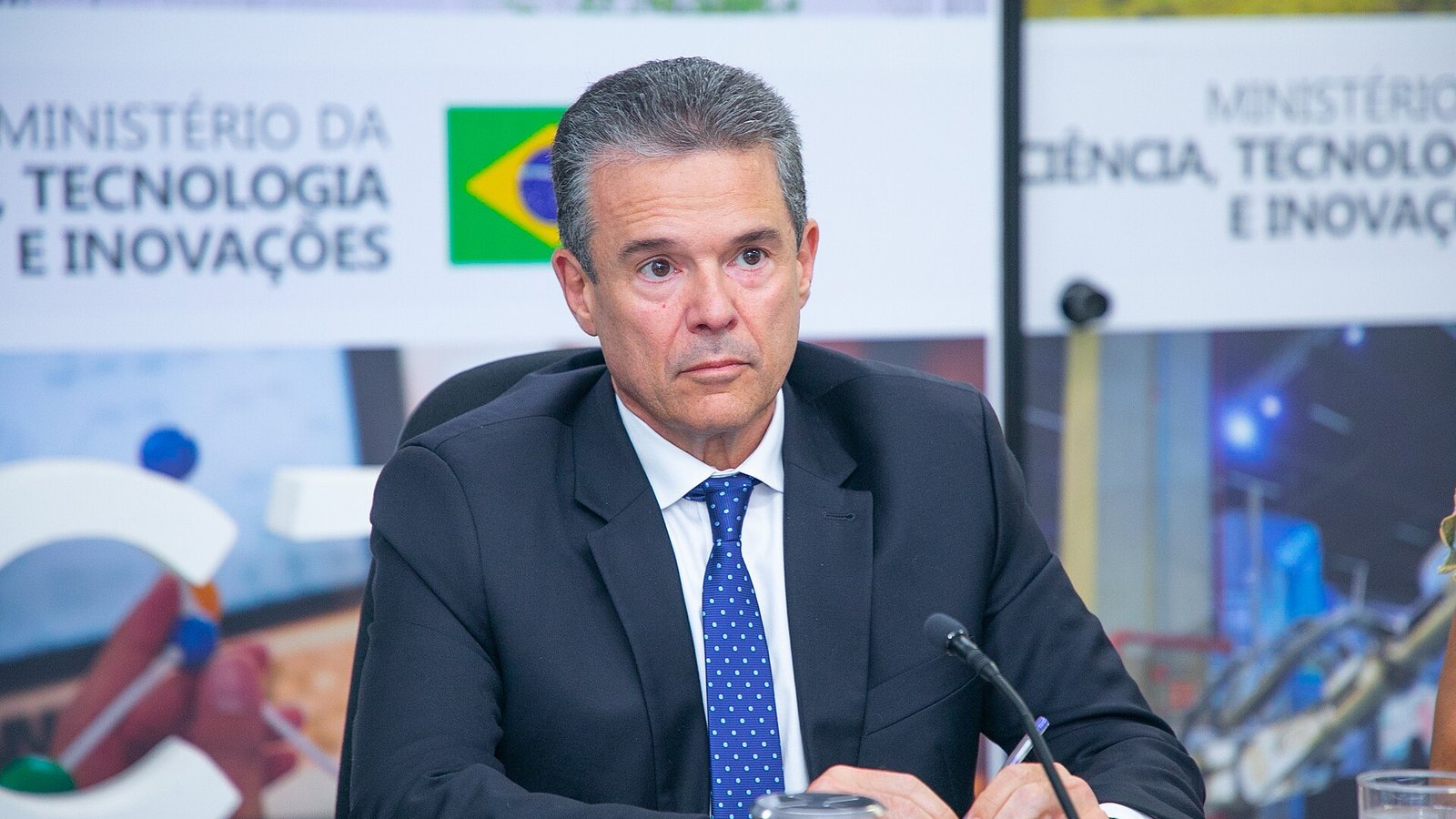 Ministro André de Paula