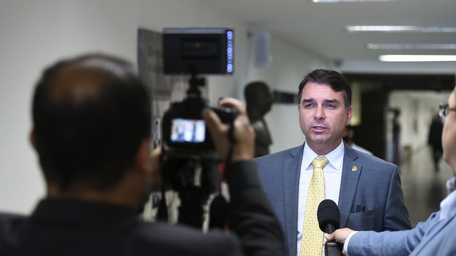 Flávio Bolsonaro durante encontro com prefeitos em São Paulo