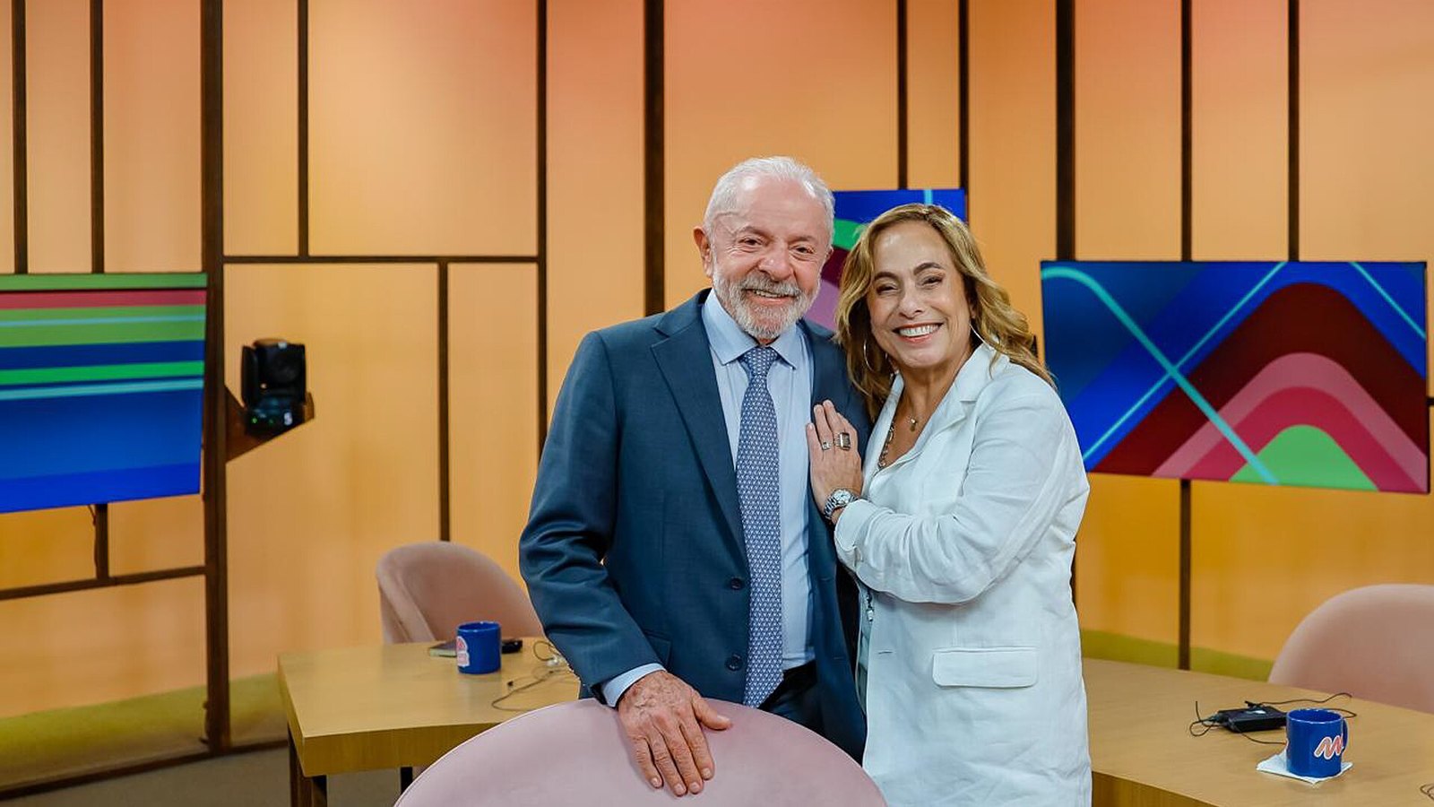 Estúdio de televisão preparado para debate entre candidatos à Presidência