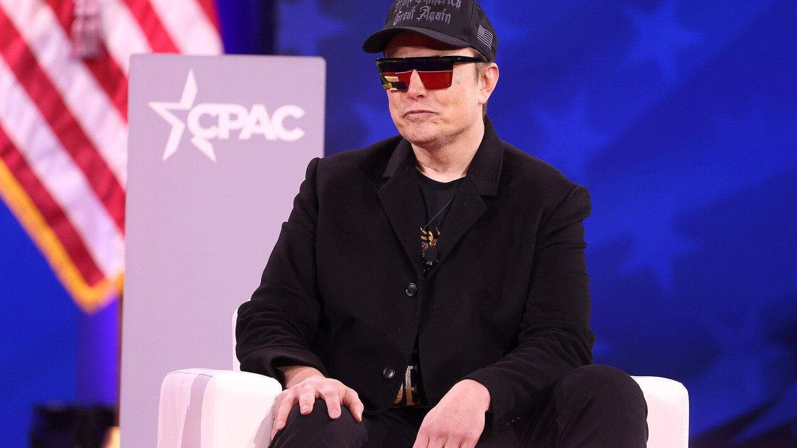 Fileiras de servidores em um data center de inteligência artificial
