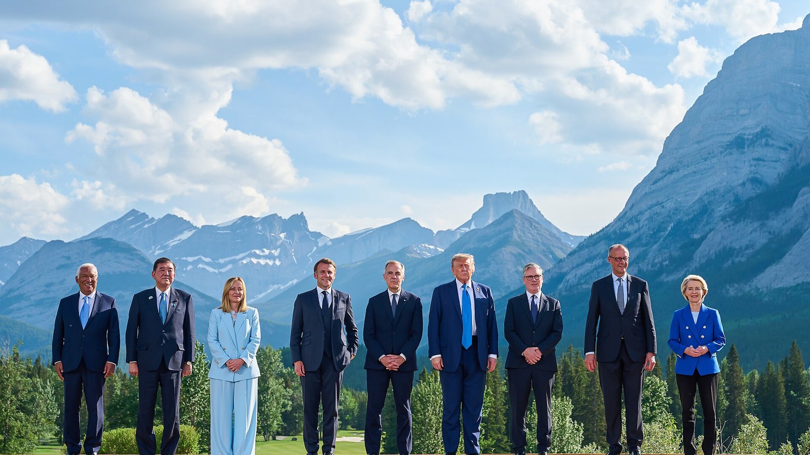 Donald Trump discursando em evento político nos Estados Unidos